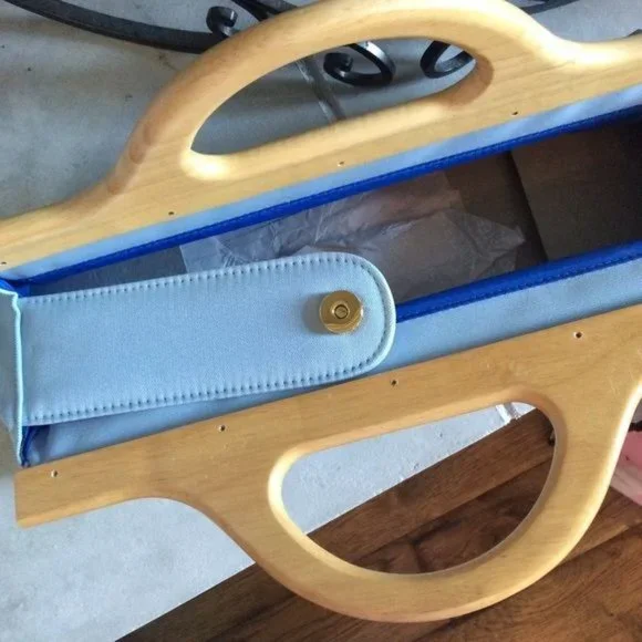 Estée Lauder Blue Bag wood handles - Picture 4 of 5